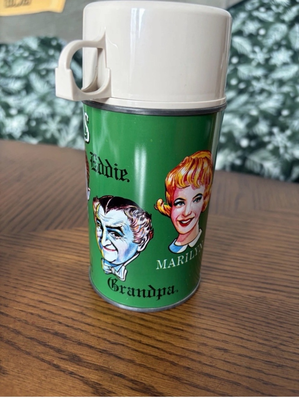 Vintage 1965 MUNSTERS Thermos for Lunchbox Awesome Graphics Colors Thermos Brand - Picture 3 of 12